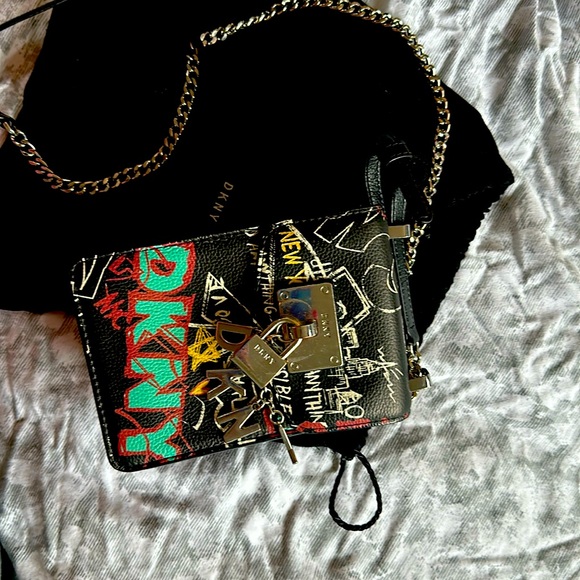 DKNycross body bag (NYC theme) - Picture 1 of 8